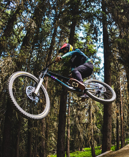 Pila è considerata uno dei luoghi principali al mondo per la downhill, ma c'è molto altro