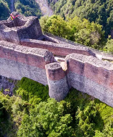 Il castello di Vlad, a cui il personaggio di Dracula e ispirato, è una delle attrazioni della Transfăgărășan