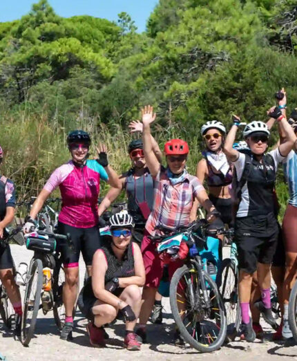 La Bike Boobs Gravel è un evento riservato alle donne, che cambia location e percorso ogni anno