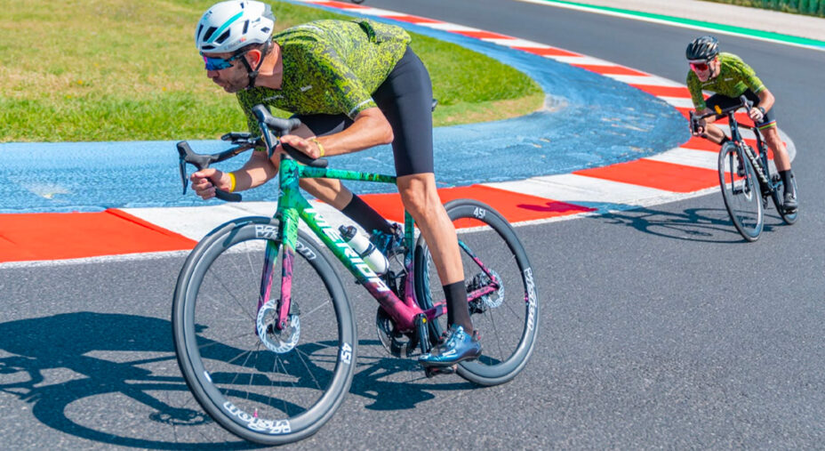 Una delle peculiarità dell'expo di Misano è la possibilità di provare in pista le bici di svariati marchi presenti (foto IBF)