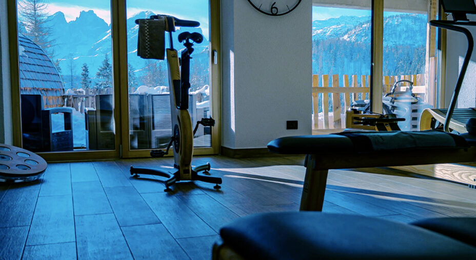 La palestra è stata rinnovata con macchinari specifici per i ciclisti... E che vista (foto Flora Alpian)