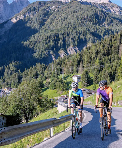 Il versante veneto presenta punte al 18 per cento e molti tornanti. Quello trentino lunghi rettilinei e tratti al 14 per cento (Foto PromoFalcade)