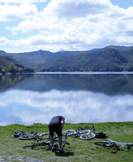 La gravel o la bici da strada sono il mezzo migliore per girare attorno al Salto. Ma visti i numerosi tracciati sulle pendici circostanti anche la MTB non stona (foto Wikiloc)