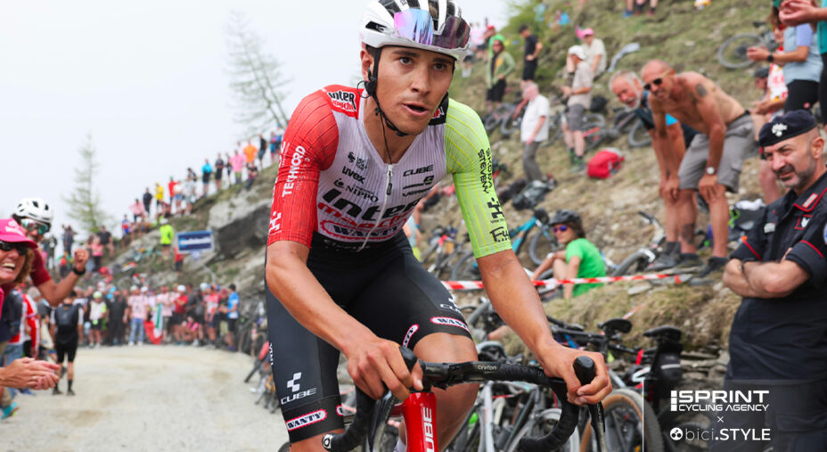 Nel 2025, suo ultimo anno da corridore, Colleoni ha preso parte al Giro d'Italia: qui è sul Colle delle Finestre