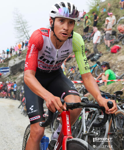 Nel 2025, suo ultimo anno da corridore, Colleoni ha preso parte al Giro d'Italia: qui è sul Colle delle Finestre
