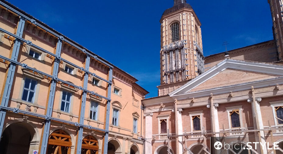 Camerino ha subito danni profondissimi. La ricostruzione procede spedita dallo scorso anno: buona parte del centro è ancora puntellata