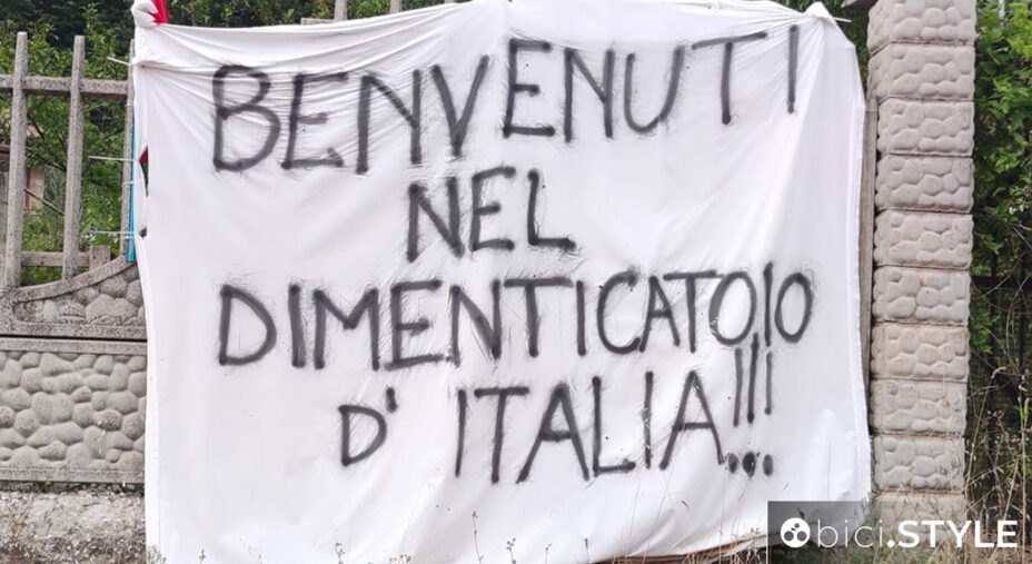 L'insopportabile lentezza dei lavori ha portato nei primi anni a proteste che si sono fermate nella rassegnazione
