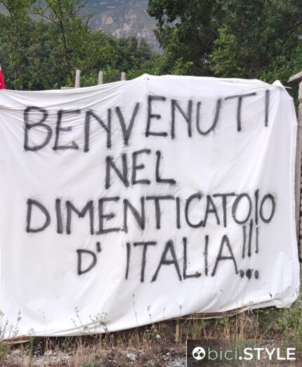 L'insopportabile lentezza dei lavori ha portato nei primi anni a proteste che si sono fermate nella rassegnazione