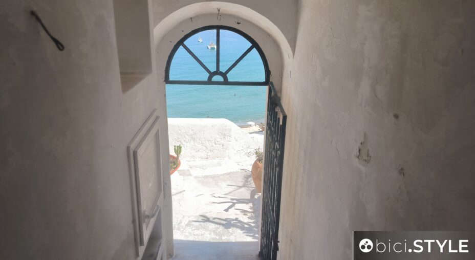 Ponza in sella, Lazio, Isola di Ponza, microisole, isole