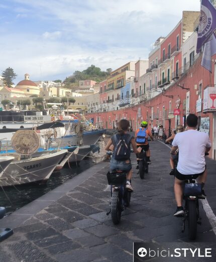 Ponza in sella, Lazio, Isola di Ponza, microisole, isole