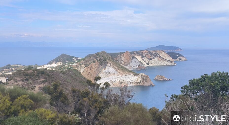 Ponza in sella, Lazio, Isola di Ponza, microisole, isole