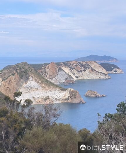 Ponza in sella, Lazio, Isola di Ponza, microisole, isole