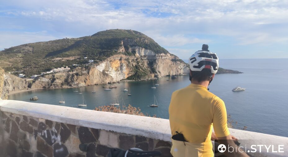 Ponza in sella, Lazio, Isola di Ponza, microisole, isole