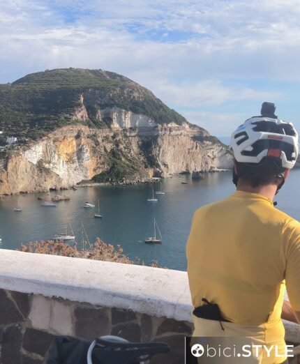 Ponza in sella, Lazio, Isola di Ponza, microisole, isole