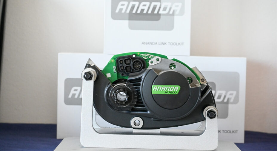 Il nuovo motore Ananda integra nel mozzo posteriore motore elettrico e cambio a tre velocità