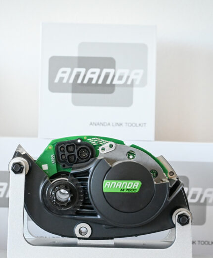 Il nuovo motore Ananda integra nel mozzo posteriore motore elettrico e cambio a tre velocità