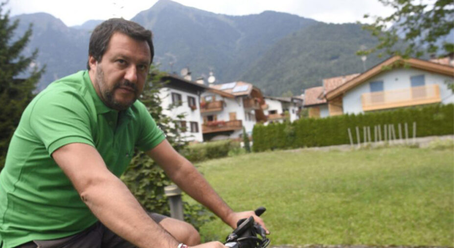 Il Ministro delle Infrastrutture e dei Trasporti Matteo Salvini, spesso sui social in sella alla sua bici