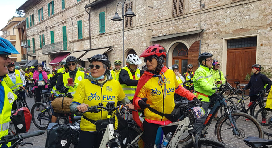 Casco obbligatorio? La FIAB non cambia la sua posizione