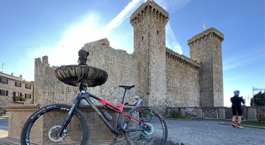 La Rocca dei Monaldeschi a Cervara, uno dei 10 castelli toccati dal percorso