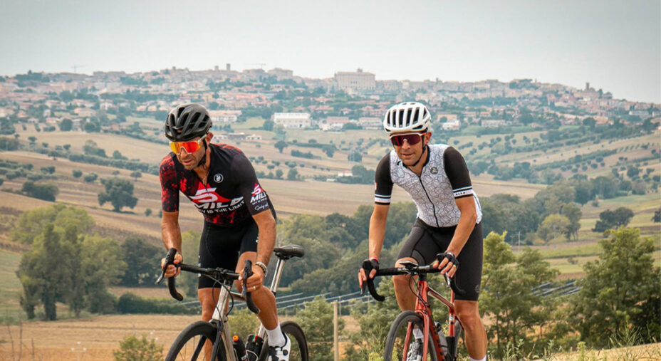 Le colline delle Marche sono uno scrigno di gioielli da scoprire, attraverso lunghe pedalate e piccoli borghi