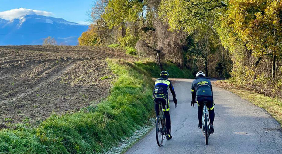 Sulle strade della Raffaello Gravel, anche a ottobre le Marche sono protagoniste