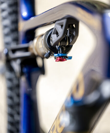 Pinarello Dogma XCT 2026, ammortizzatore