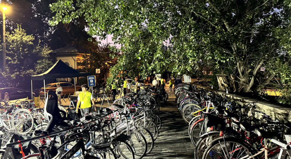 I parcheggi di Extragiro sono in ampi spazi recintati e hanno una capienza fino a 2.000 bici