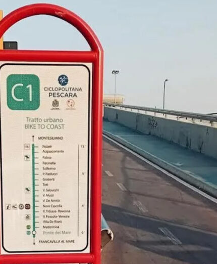 Il sistema della ciclopolitana a Pescara funziona, ma cantieri e comportamento degli automobilisti inficiano la sicurezza ciclistica