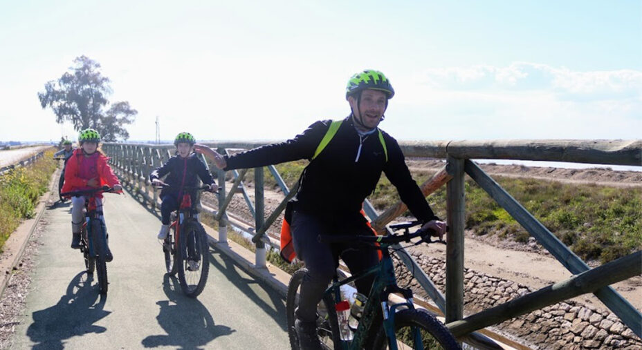 Le saline di Puglia sono una tappa quasi obbligata per una vacanza cicloturistica nella regione, sfruttando la Ciclovia Adriatica