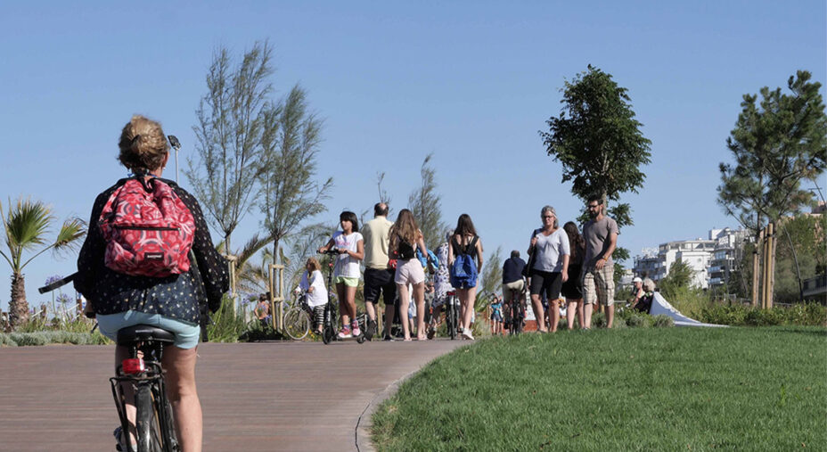 Tutta la zona del lungomare di Rimini, quasi un'autostrada è stata trasformata e dedicata a pedoni e ciclisti