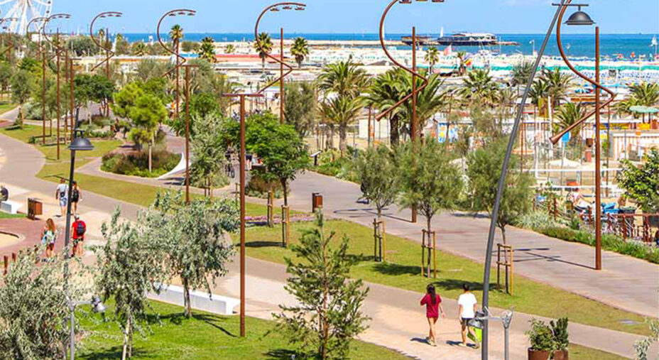 Tutta la parte del loungomare ha completamente cambiato aspetto, diventando un riferimento anche per altre città