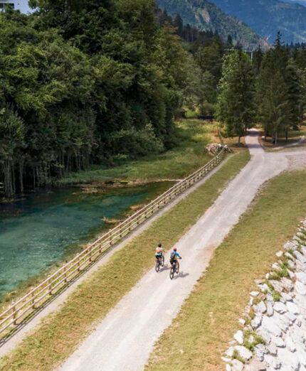 Arta Terme è il posto perfetto per regalarsi un fine settimana di pedalate (anche assistite) immersi nella natura della Carnia