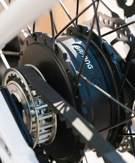 Noa monta il nuovo Bafang RG E510.D, cambio elettronico a 5 velocità che funziona sia in modalità automatica che manuale