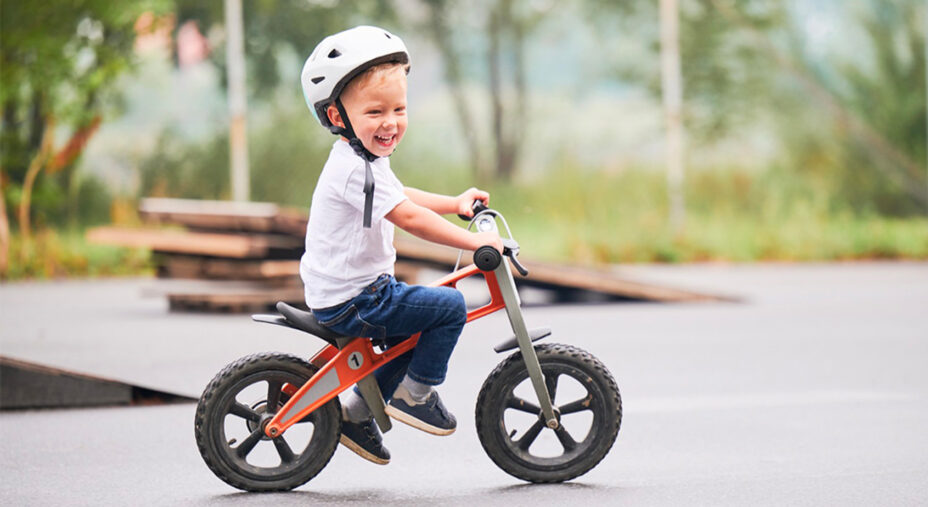 Balance bike, bambini (depositphotos.com)
