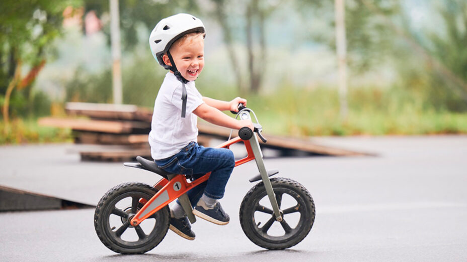 Balance bike, bambini (depositphotos.com)