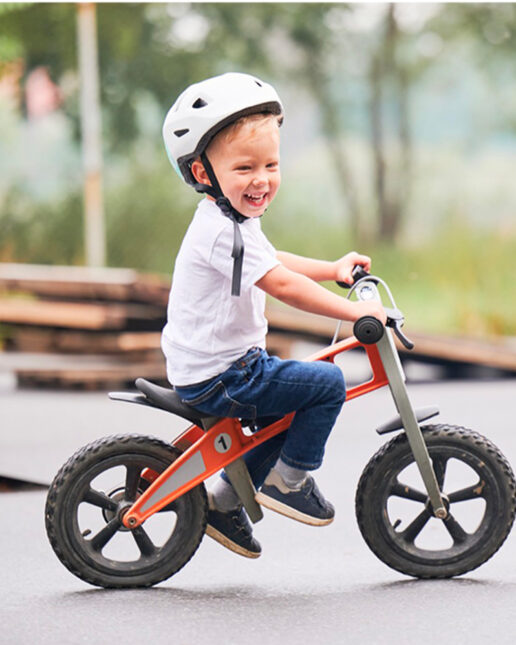 Balance bike, bambini (depositphotos.com)