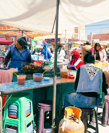 Un momento di street food, nel segno della condivisione e della festa