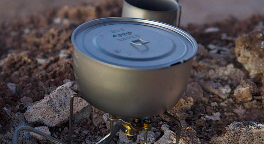 Cucinare con il vento forte non è semplice e in Bolivia non è facile trovare bombolette di gas di ricambio