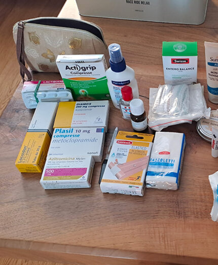 Necessaria anche una minima scorta di medicinali per fr fronte ai piccoli inconvenienti