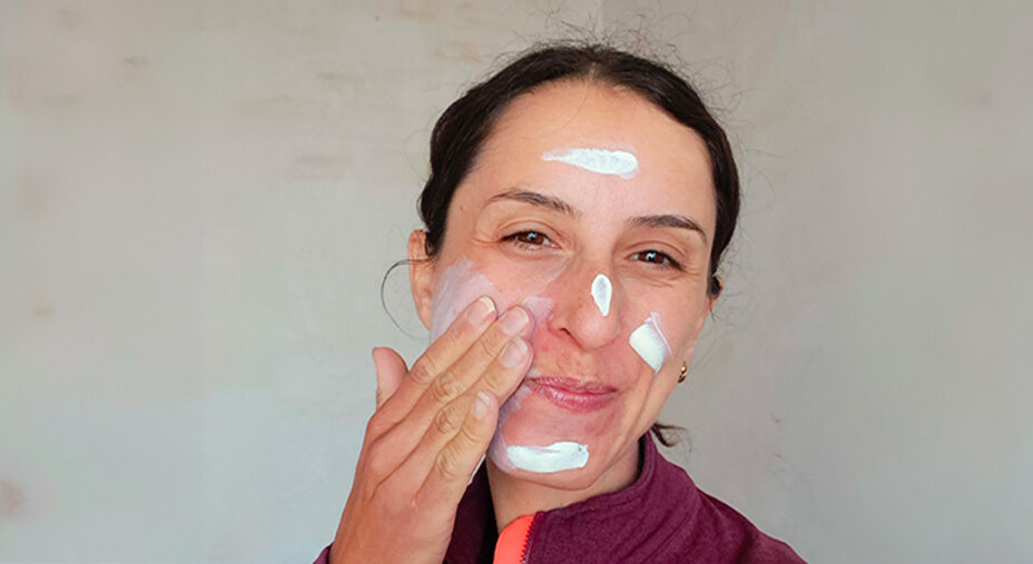 Vista l'esposizione solare, scelte creme solari ad alta protezione, SPF 50 con protezione UVA e UVB, a base di ossido di zinco per il viso