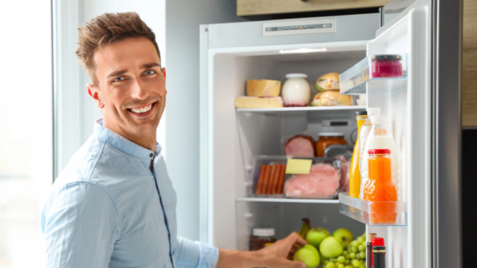 Alimentazione, frigorifero, fame, scelta alimenti (depositphotos.com)