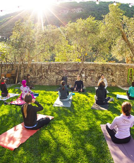 Non solo bici, ma anche sessioni di yoga, incontri con la nutrizionista, tutto in chiave bicicletta (foto Matteo Cappè)