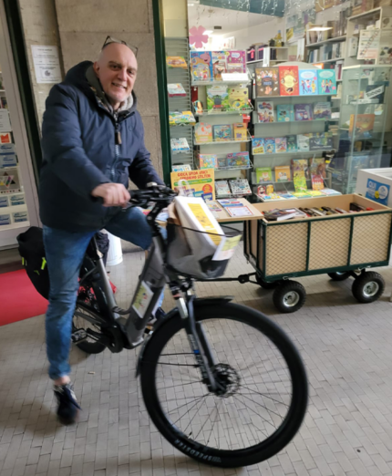 Libreria La Memoria del Mondo, Magenta, consegne e-bike, Giorgio Geroldi