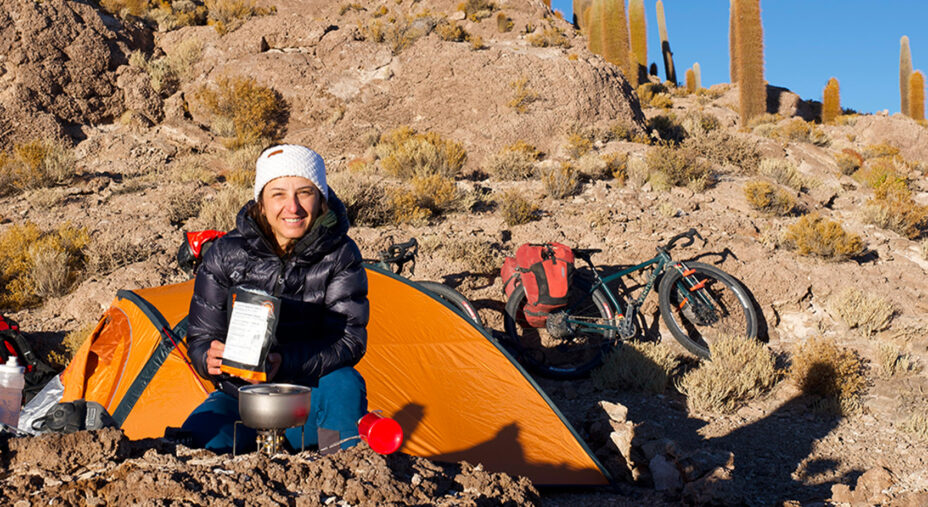 La colazione con calma sull'Isla Incahuasi, dunque, prima di riprendere a pedalare alla volta di Uyuni