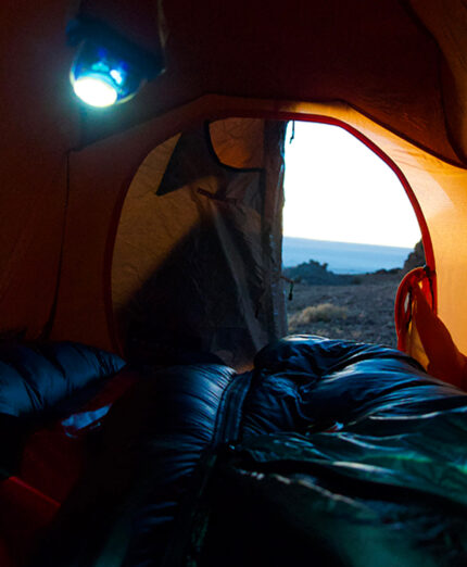 La seconda notte sul Salar è in tenda. La temperatura scende di molto sotto zero: primo test per le nostre attrezzature
