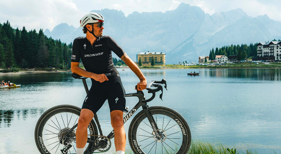 Foto ricordo per Daniel Oss sul lago di Misurina: Cortina è ormai in vista (foto Josef Plaickner)