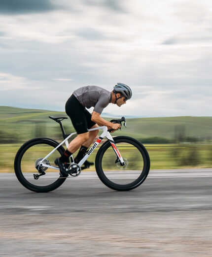 GraviaX è una bici non estrema,ma non disdegna la velocità (foto Ducati Cycling)