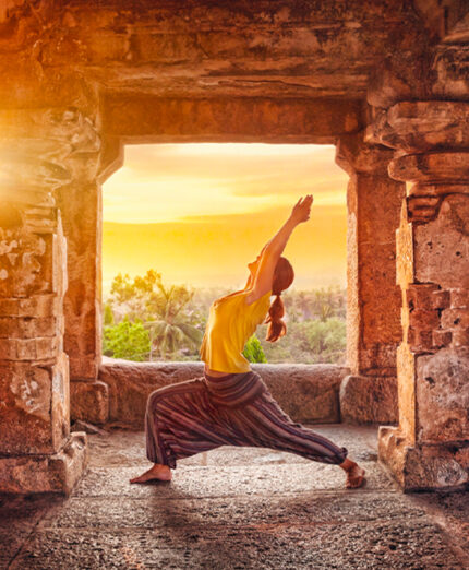 Lo yoga nasce oltre 5.000 anni fa nell'antico subcontinente indiano: il nome deriva dal sanscrito (depositphotos.com)