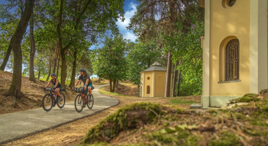 Roero Outdoor Destination, Piemonte, gravel, rocche