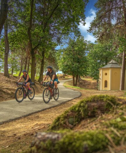 Roero Outdoor Destination, Piemonte, gravel, rocche